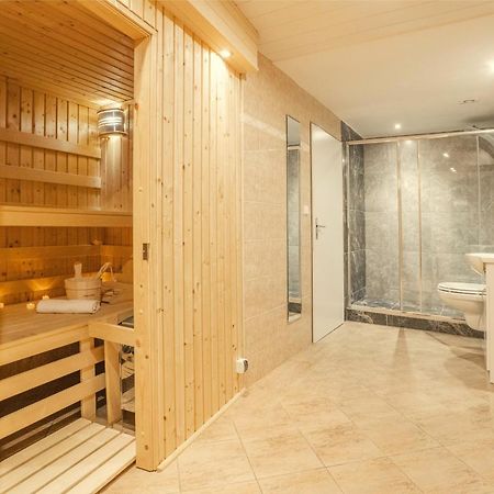 Wellness Studio! Finnish Sauna, Whirlpool, Gym & More! Praha Bagian luar foto