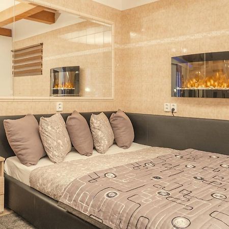 Wellness Studio! Finnish Sauna, Whirlpool, Gym & More! Praha Bagian luar foto
