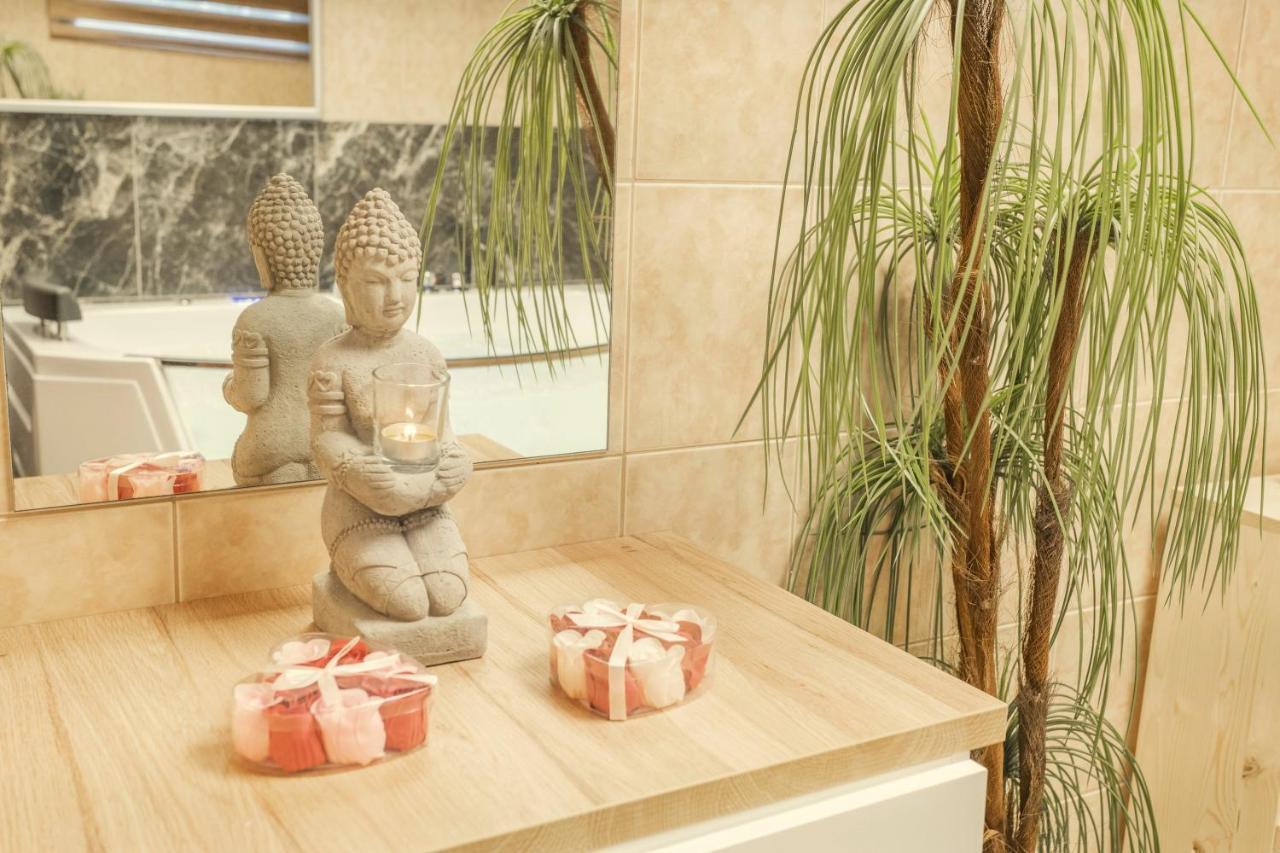 Wellness Studio! Finnish Sauna, Whirlpool, Gym & More! Praha Bagian luar foto