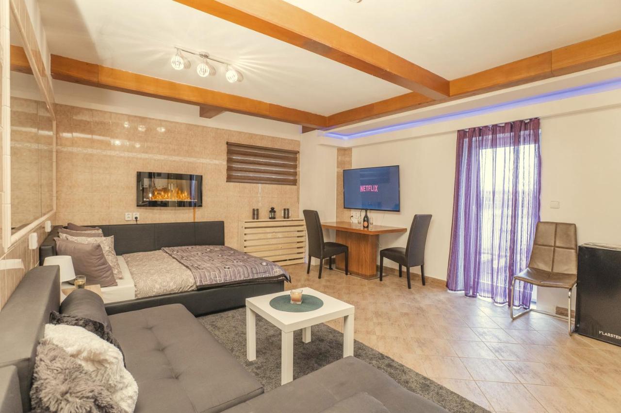 Wellness Studio! Finnish Sauna, Whirlpool, Gym & More! Praha Bagian luar foto