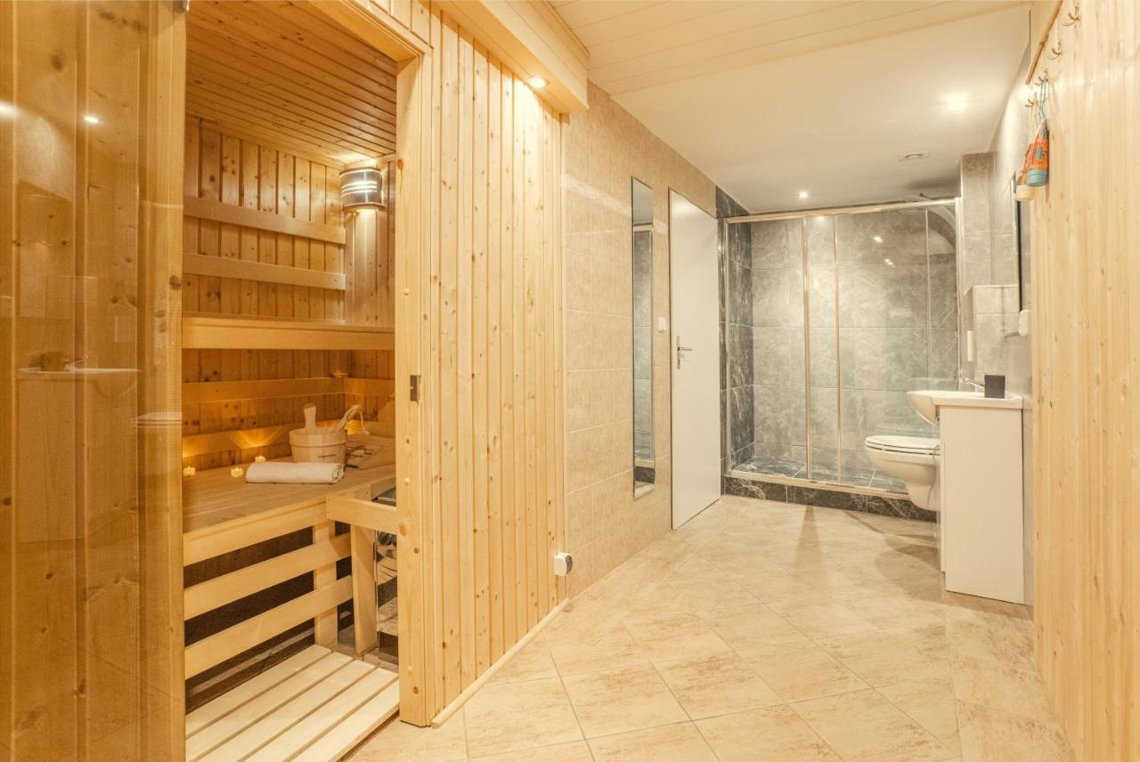 Wellness Studio! Finnish Sauna, Whirlpool, Gym & More! Praha Bagian luar foto