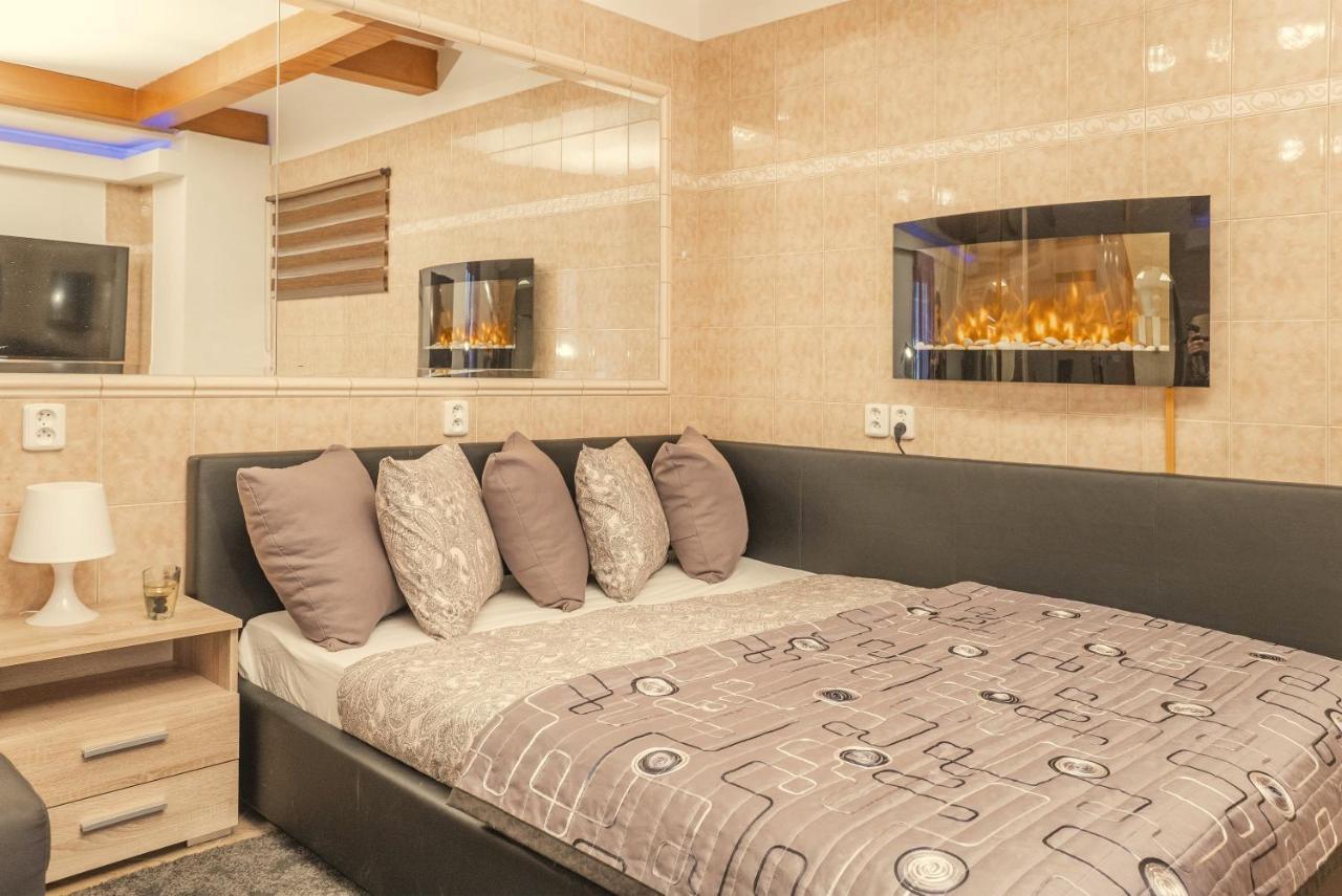 Wellness Studio! Finnish Sauna, Whirlpool, Gym & More! Praha Bagian luar foto