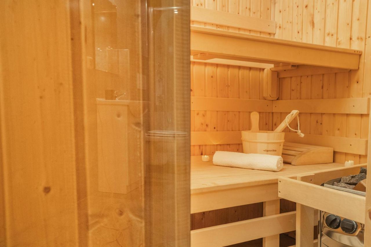 Wellness Studio! Finnish Sauna, Whirlpool, Gym & More! Praha Bagian luar foto