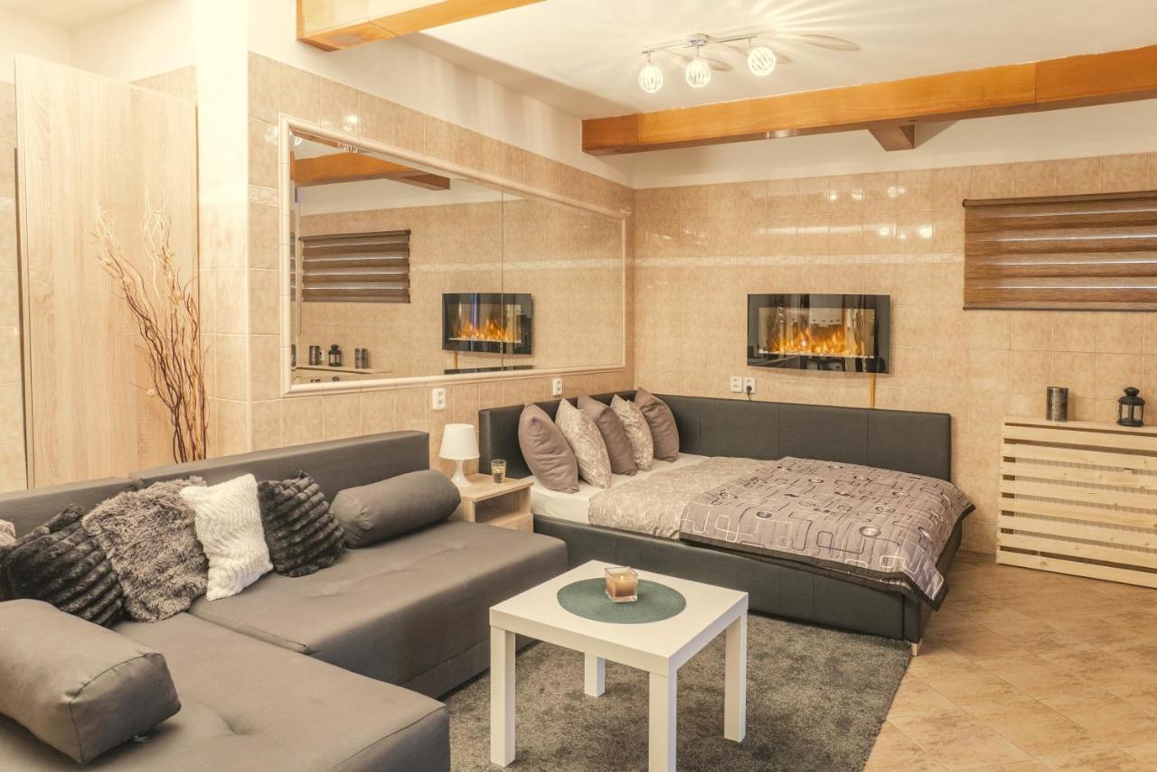 Wellness Studio! Finnish Sauna, Whirlpool, Gym & More! Praha Bagian luar foto